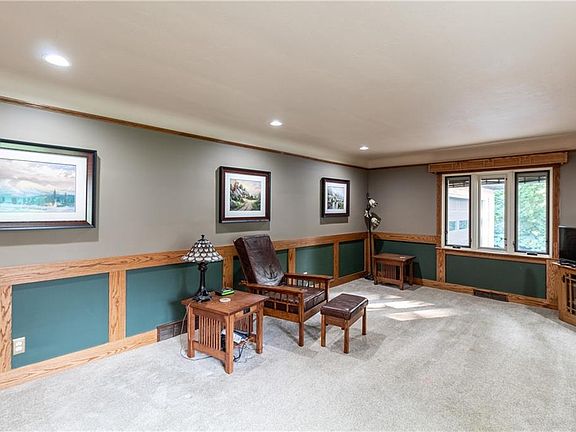 3rd image of 4667 Sunset Dr
