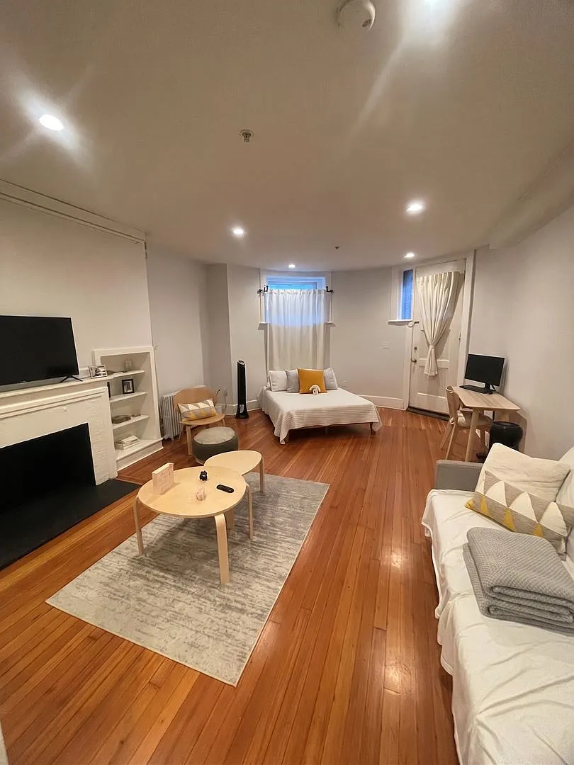 Charming Back Bay Studio — Photo 1