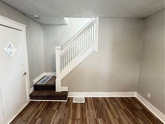 4th image of 13302 Durkee Ave