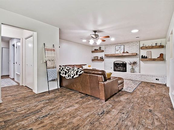 3rd image of 1537 Harris Dr