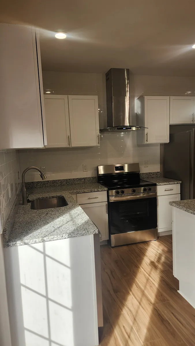 Building Photo - Brownstone Ct