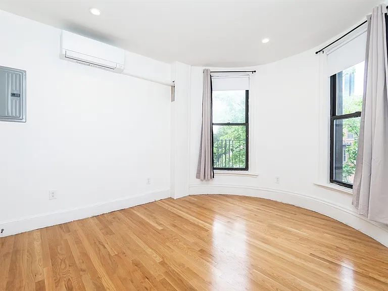 209 W Newton St #3 — Photo 9