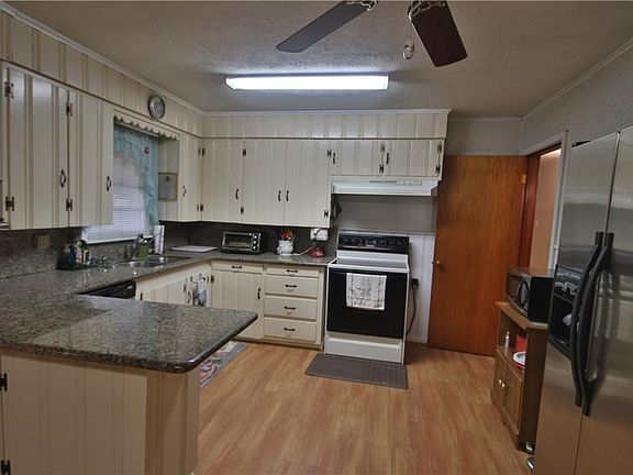 5th image of 315 Crestwood St