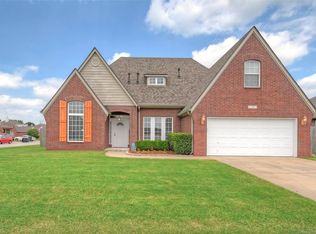 21407 E 40th St S, Broken Arrow, OK 74014