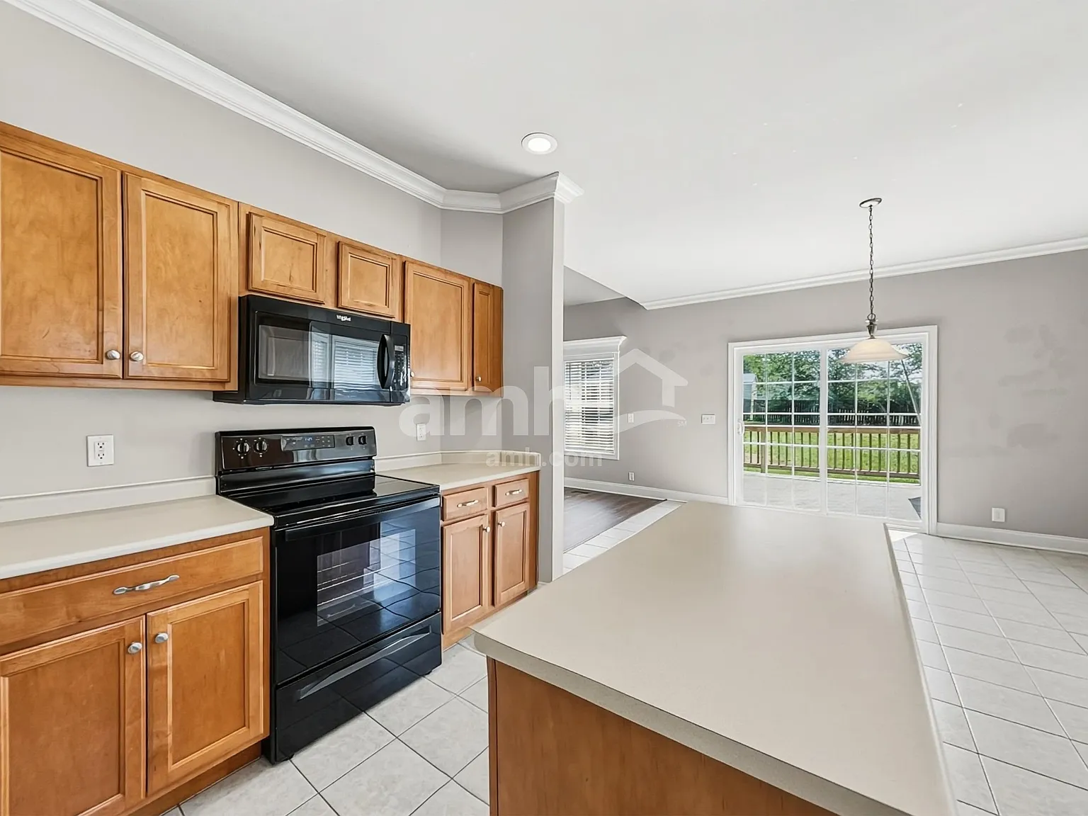 3 bed, 2.5 bath, 2331 sqft, $2,530 — Photo 3