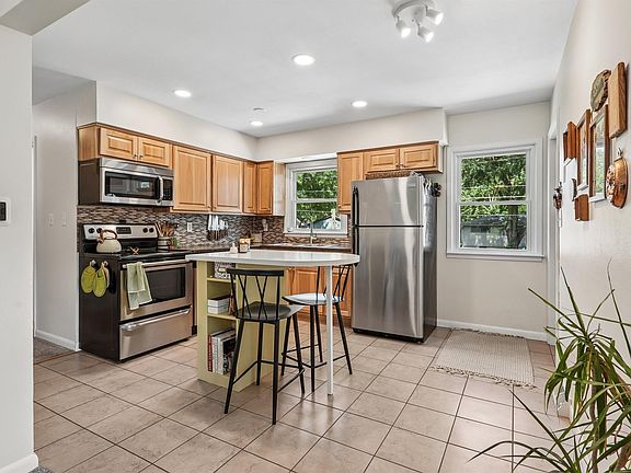 5th image of 1245 Deloris Dr