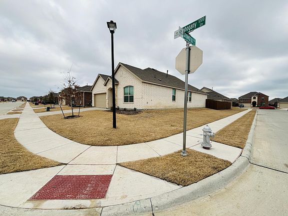 4th image of 1213 Mahogany Ln #1