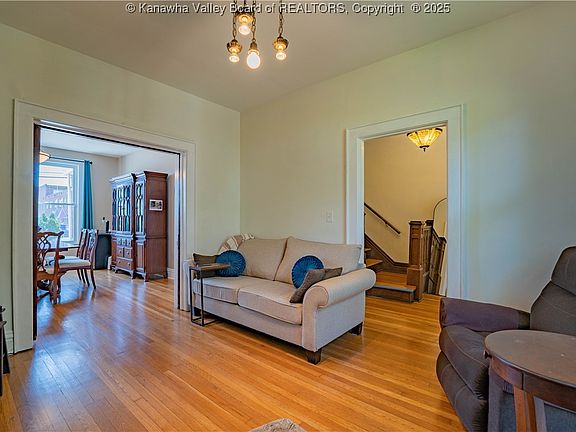 5th image of 12 Arlington Ct