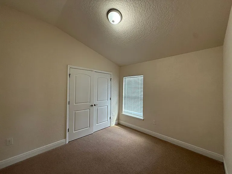 585 W Runyon Loop — Photo 14