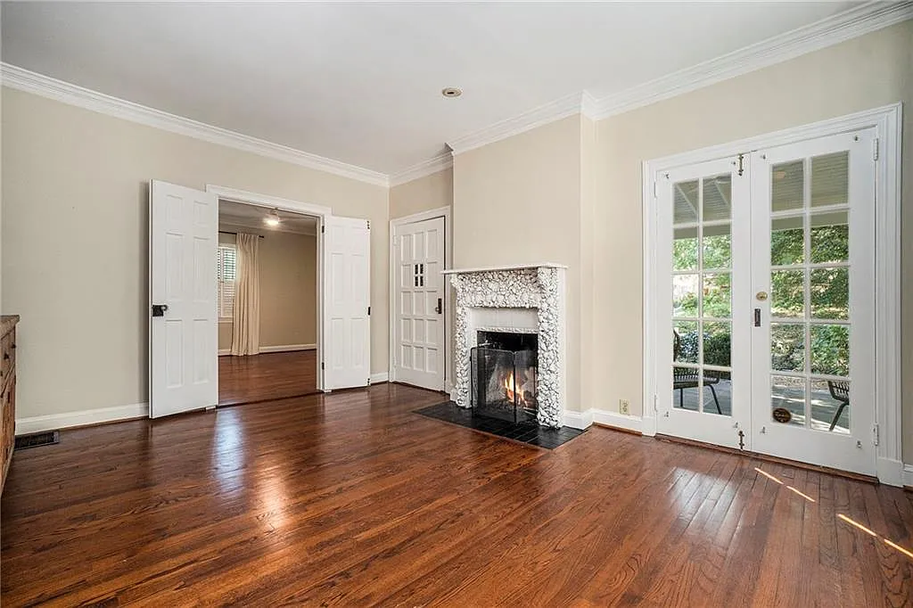 3 bed, 3.0 bath, 2868 sqft, $5,000 — Photo 3