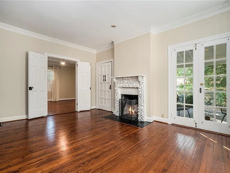 2378 Glenwood Dr NE — Photo 3