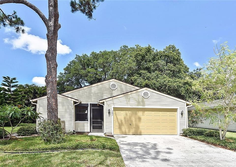 1st image of 380 Bearded Oaks Cir