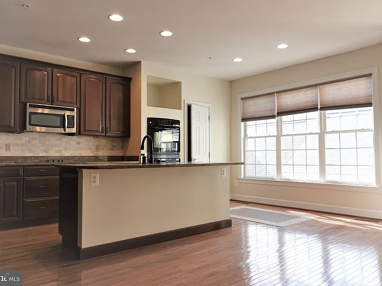 1112 Pleasant Dr — Photo 4