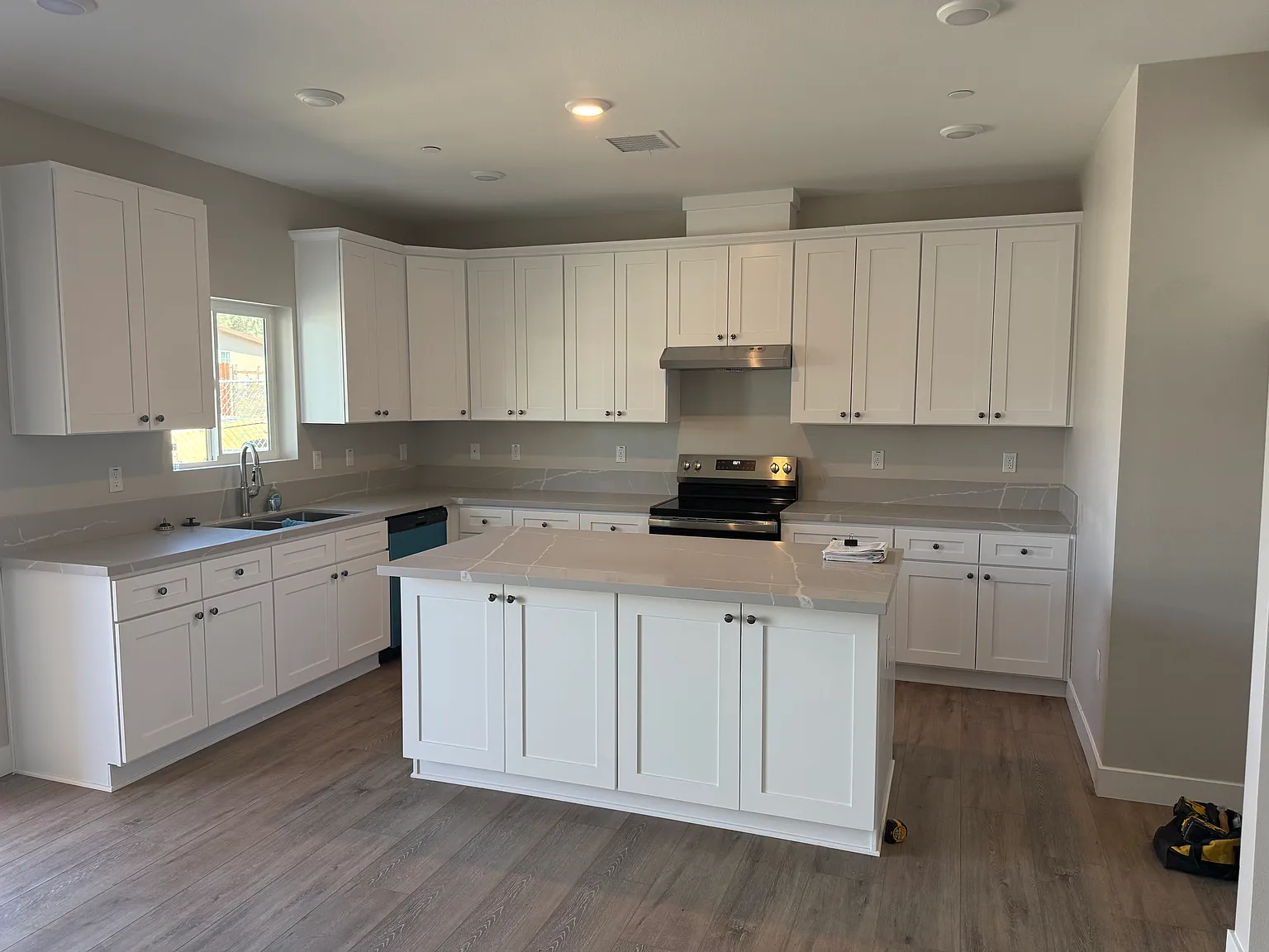 4 bed, 1700 sqft, $2,900 — Photo 3