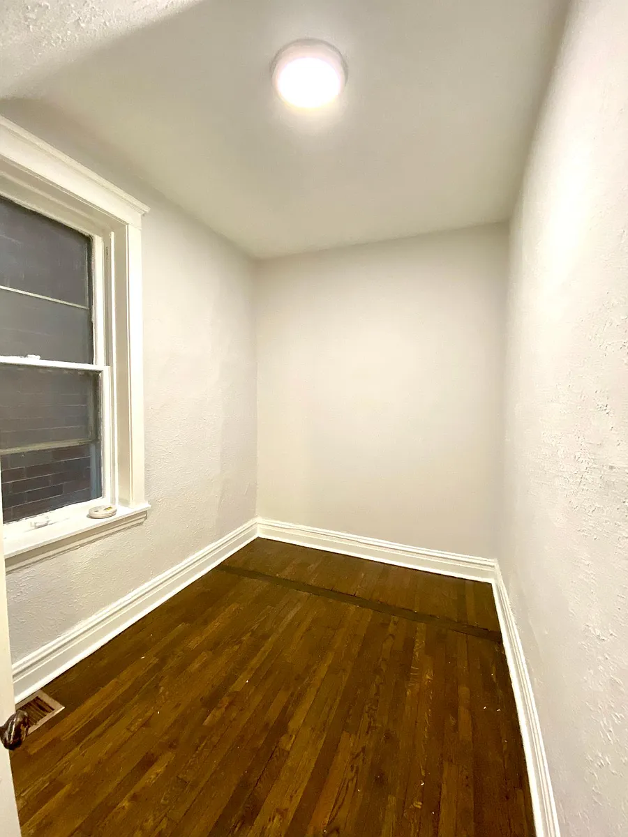 Work from home room or den - 2529 W Medill Ave #G