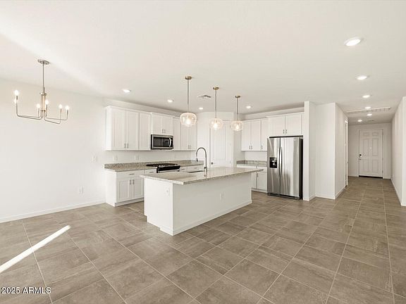 2nd image of 37421 W SAN CLEMENTE Street