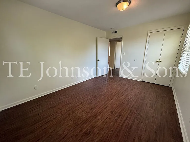 Modern 2 Bedroom Apartment with Water Included on Forsyth St — Photo 22
