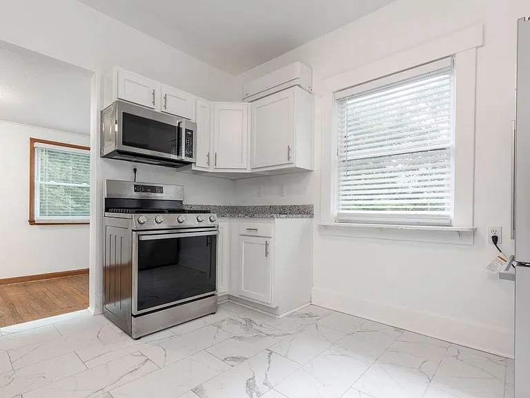 145 N Keats Ave — Photo 19