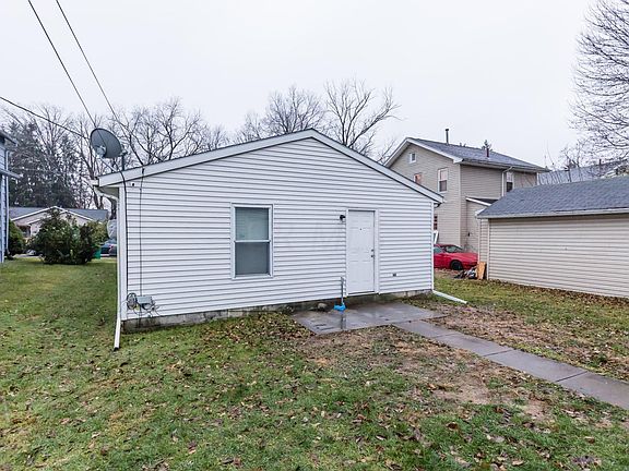 3rd image of 210 Moull St