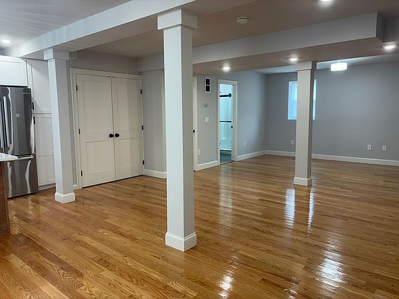 3rd image of 31 Lincoln St Unit 1