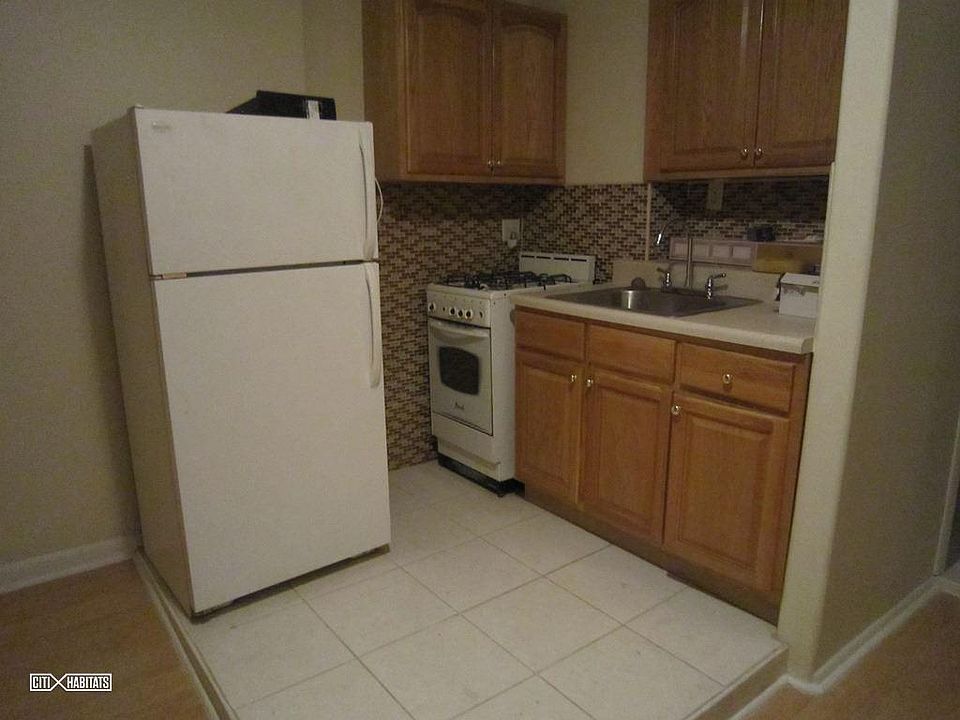 1st image of 406 W 47th St APT 3D