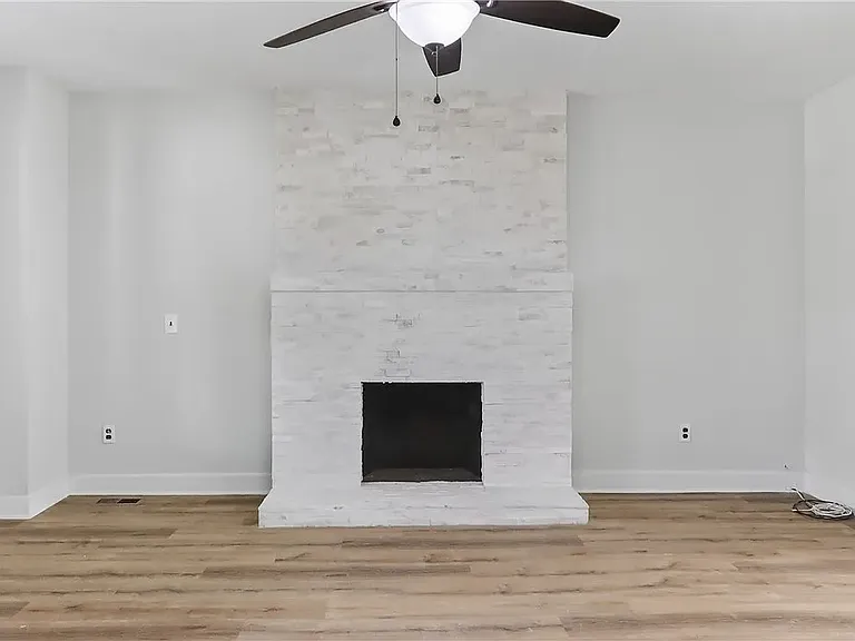 512 Marion Ave — Photo 3