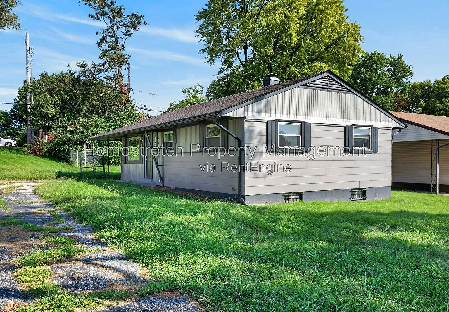 3 bed, 1.0 bath, 942 sqft, $1,300 — Photo 3