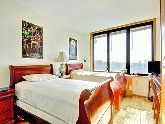 Rented by R New York | media 4