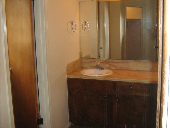 5th image of 2412 Boca Chica Dr