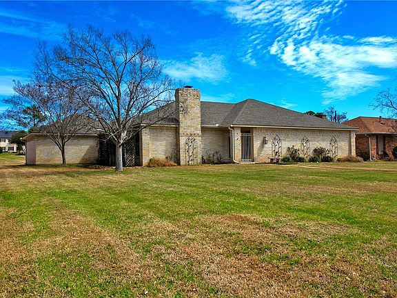 2nd image of 1509 Brook Hollow Dr