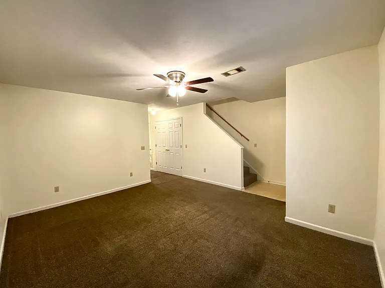 129 N College St — Photo 5