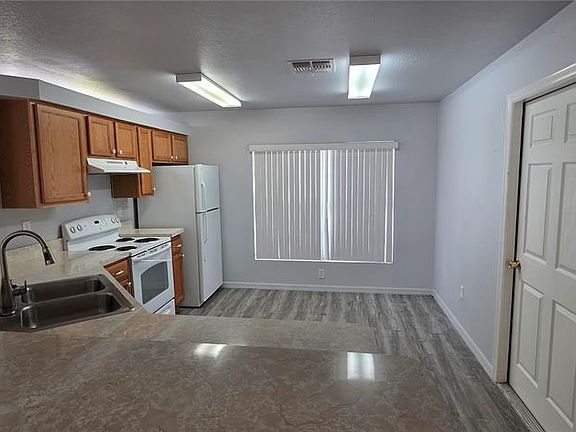 3rd image of 16 Walnut Run Ct
