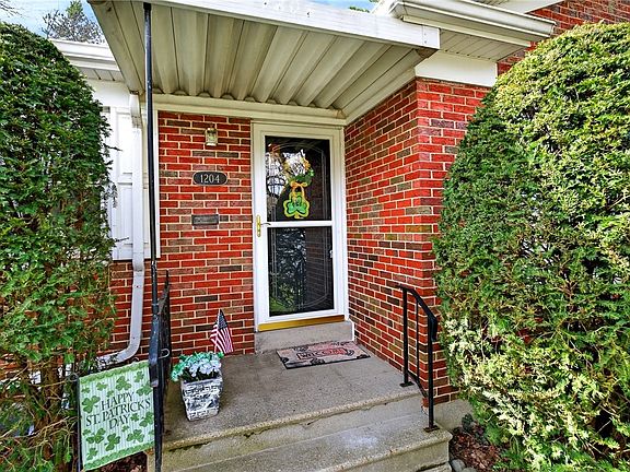 4th image of 1204 Waving Willow Dr