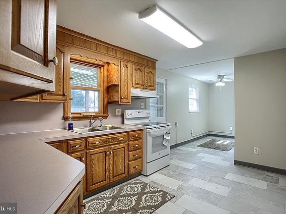 2nd image of 4801 Count St