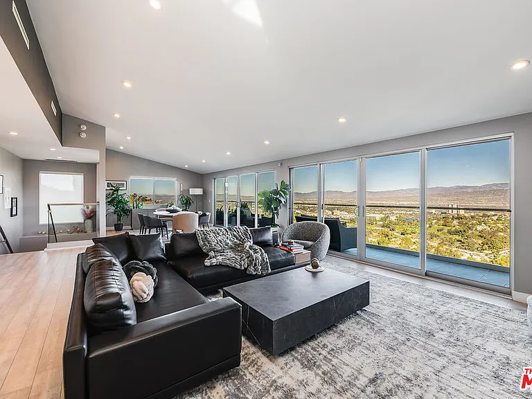 7191 Pacific View Dr — Photo 2
