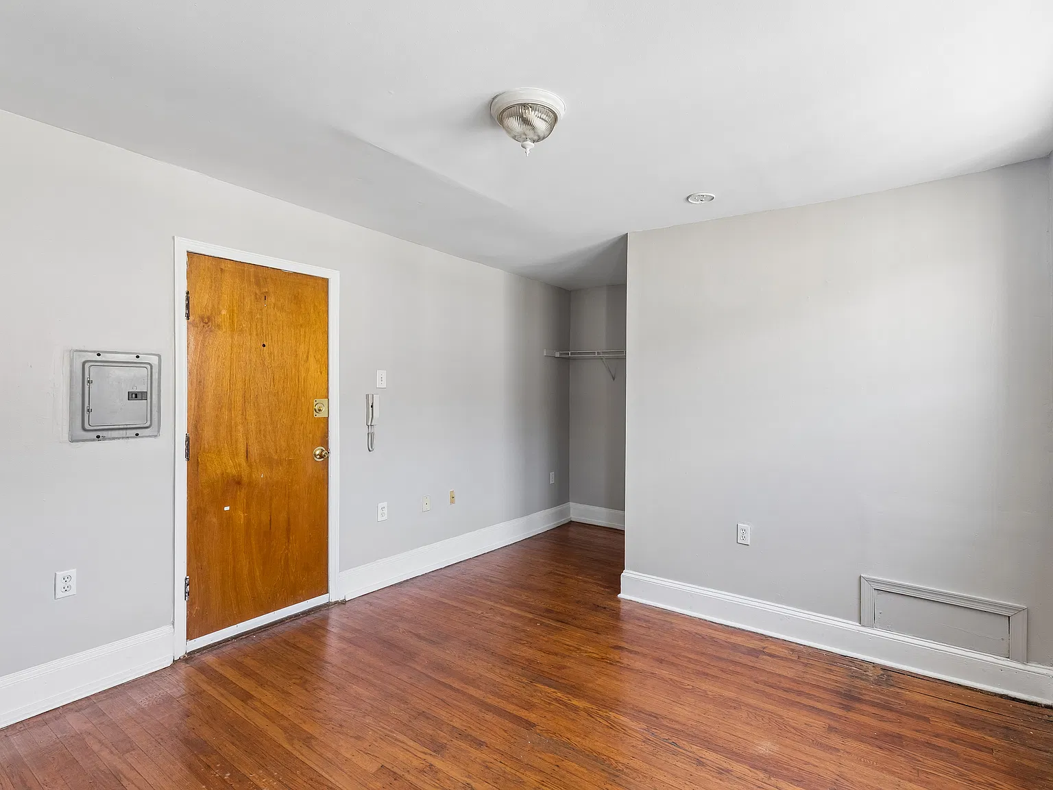 Studio, $890 — Photo 2
