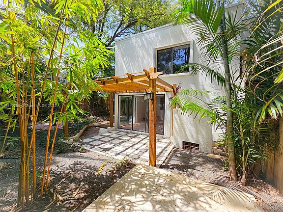 3rd image of 2989 Bridgeport Ave #2989