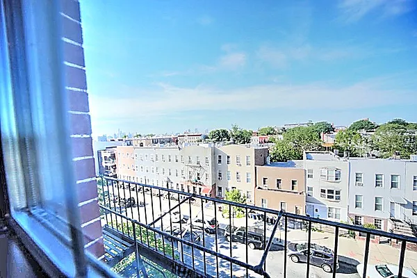 Rented by Metropolitan Realty | media 30