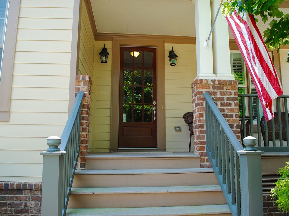 Covered front porch entrance