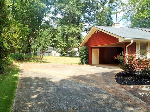 3rd image of 3044 Dover Ln NW