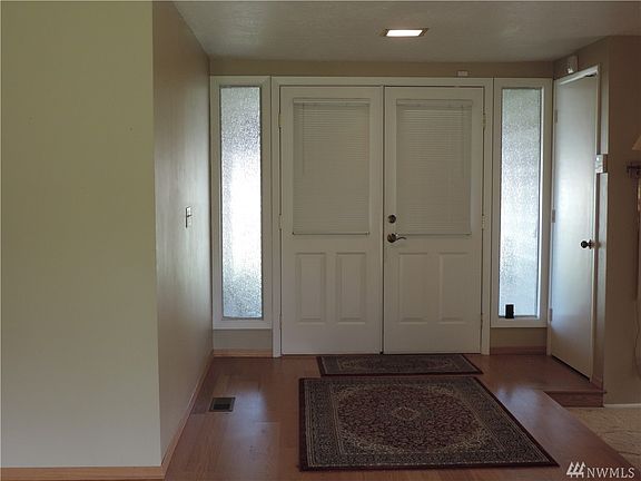 2nd image of 3911 Rosewood St