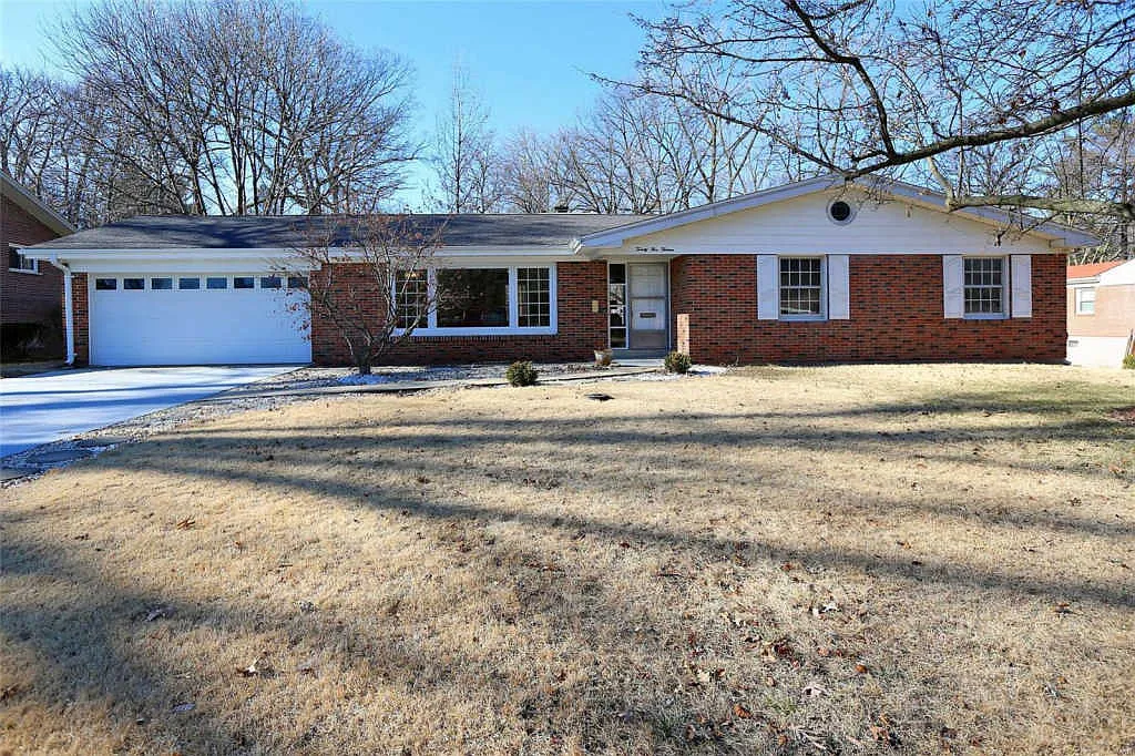 2513 Fox Hills Dr photo 1