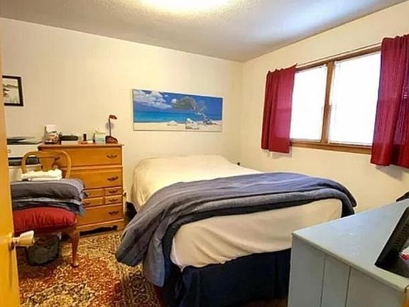 3rd image of 338 18th Ave NE APT 6