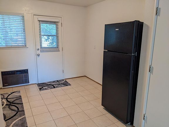 4th image of 770 El Camino Ave APT 3