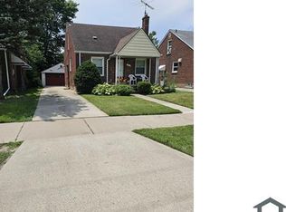 21970 Moross Rd, Grosse Pointe, MI 48236