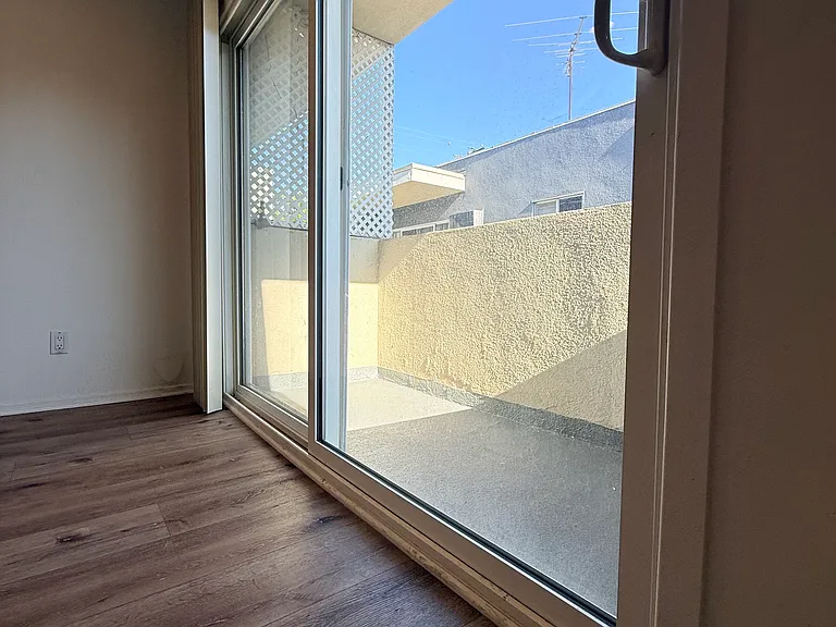 1226 N Fuller Ave #20 — Photo 6