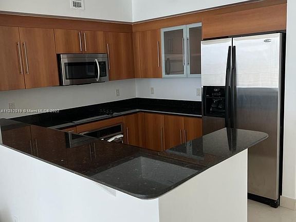 2nd image of 325 Biscayne Blvd APT 2315