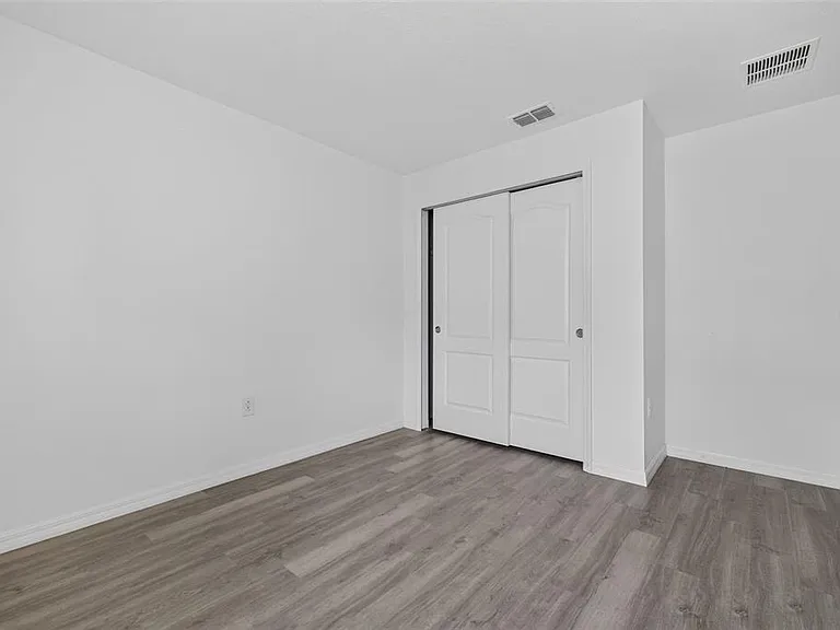 1097 Augustus Dr — Photo 14