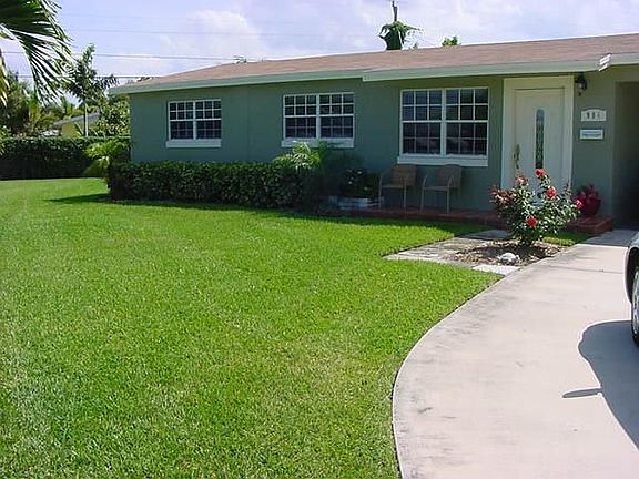 2nd image of 904 W Kalmia Dr