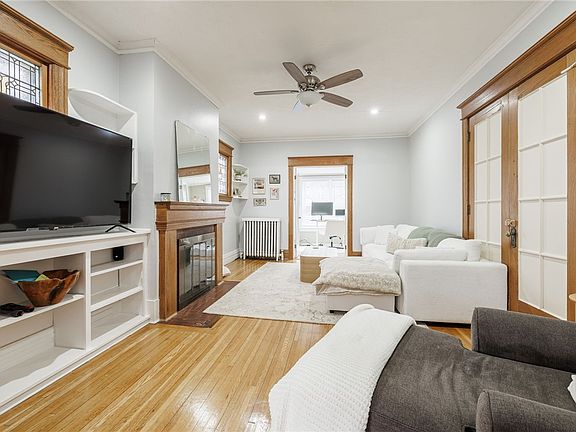 5th image of 326 Barrington St